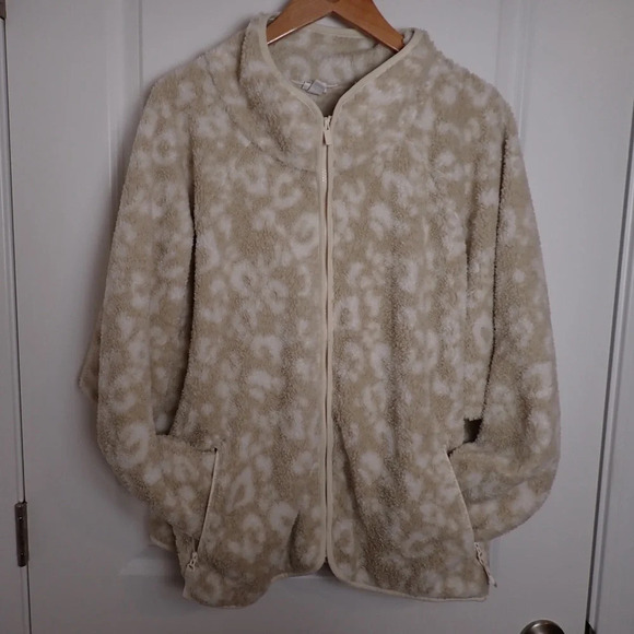 All in Motion Women's Sherpa Cropped Jacket - Beige and white leopard size XXL - Picture 2 of 10